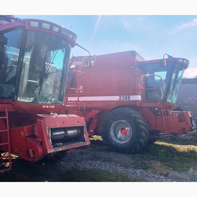 Фото 2. Комбайн зеонозбиральний Case IH 2388